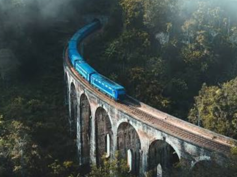 Ella, Sri Lanka – Misty Mountains, Tea Fields & Waterfalls